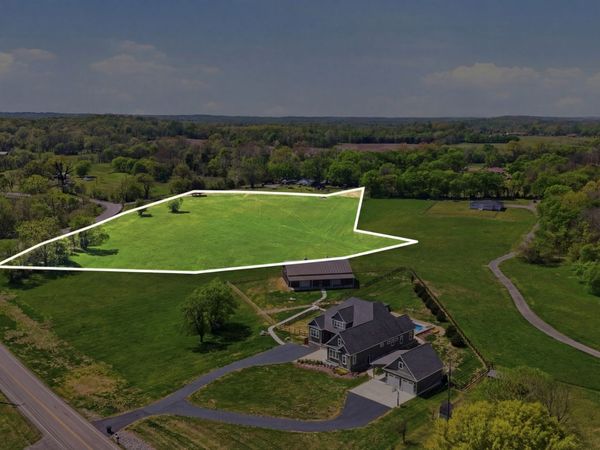 2910 Cairo Bend Rd, Lebanon, TN 37087