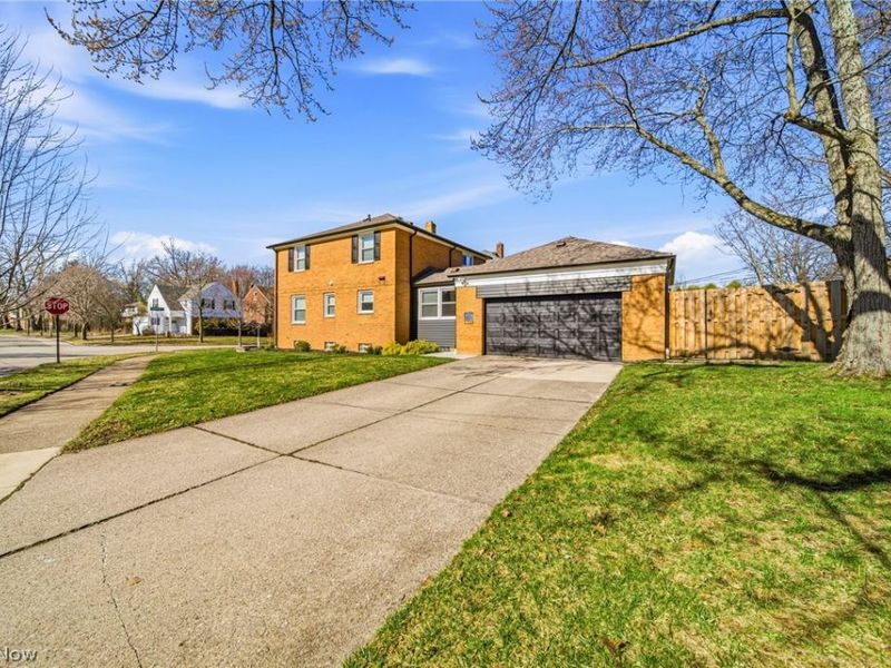 2353 Charney Road, University Heights, OH 44118 Photo 2