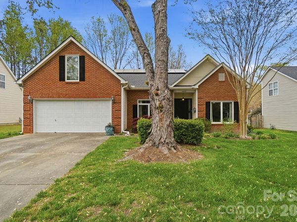 4027 Lannier Falls Lane, Charlotte, NC 28270