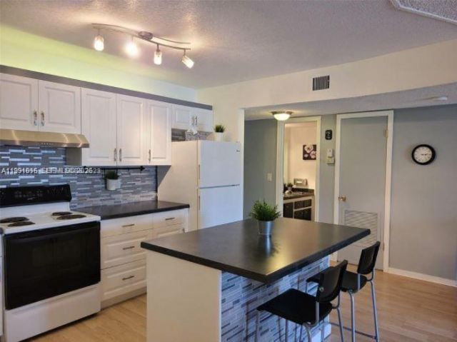 2061 NW 47th Ter, Unit 205, Lauderhill, FL 33313 Photo