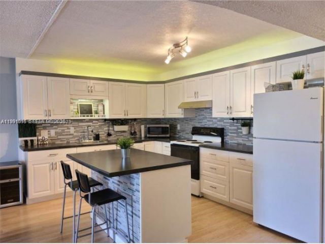 2061 NW 47th Ter, Unit 205, Lauderhill, FL 33313 Photo