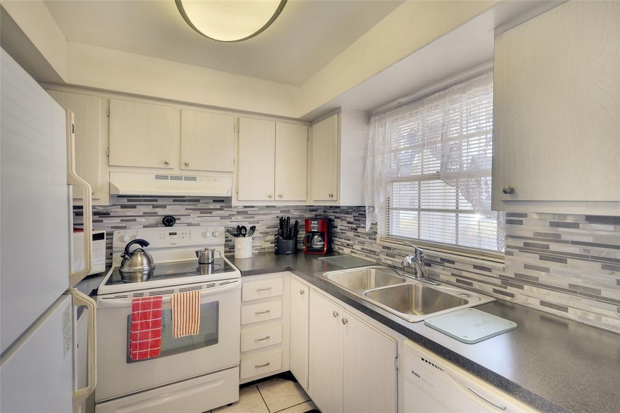 305 47th Avenue Drive W, Unit 146, Bradenton, FL 34207 Photo