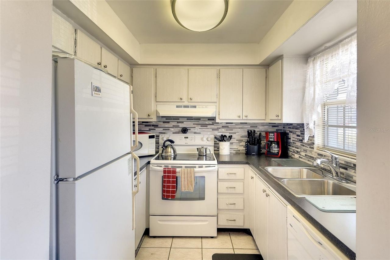 305 47th Avenue Drive W, Unit 146, Bradenton, FL 34207 Photo