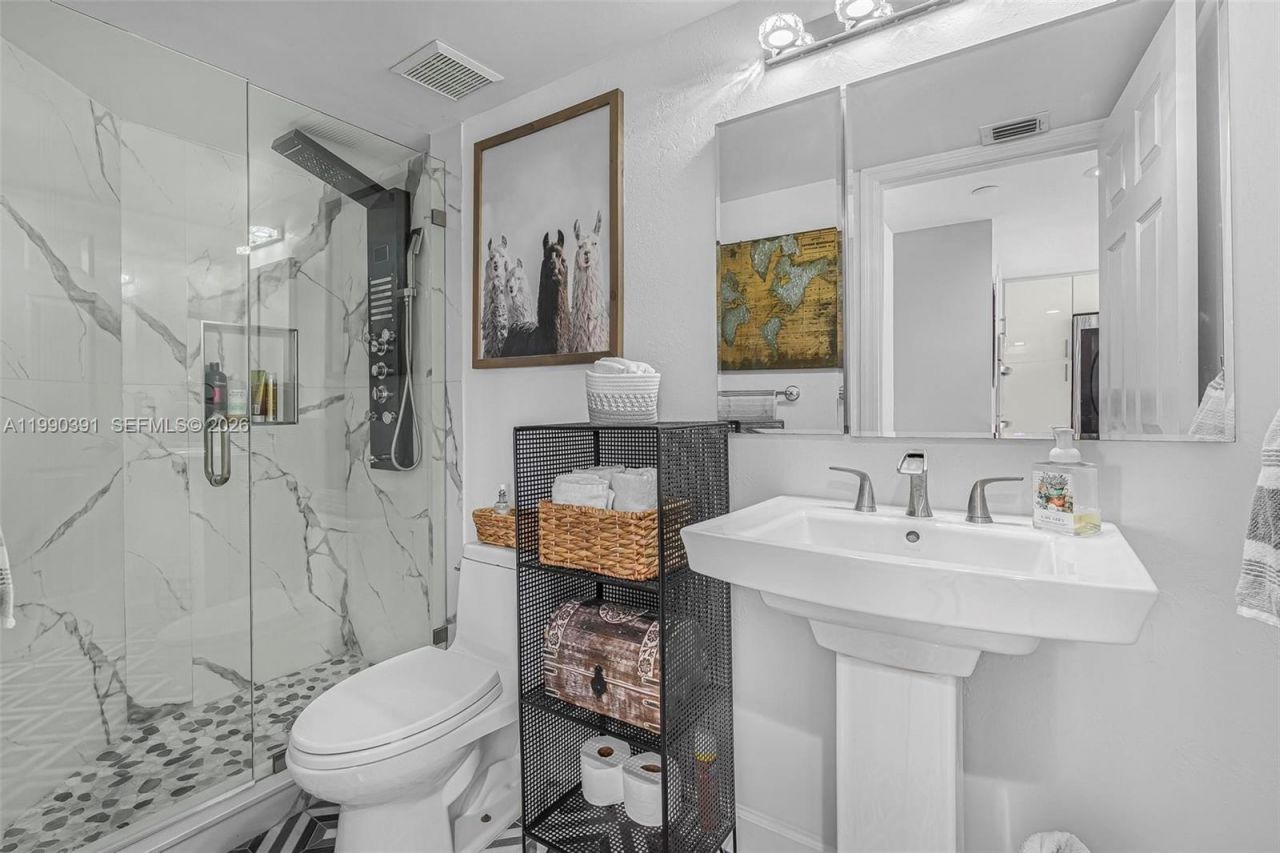 3500 Mystic Pointe Dr , Unit 604, Aventura, FL 33180 Photo