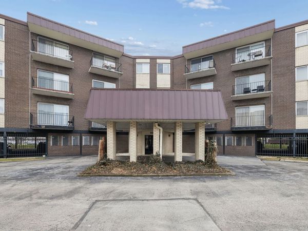 9840 S Pulaski Road , Unit 201, Oak Lawn, IL 60453