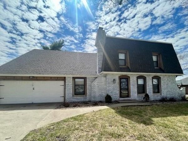 154 N SUNSET Drive, Maryville, MO 64468