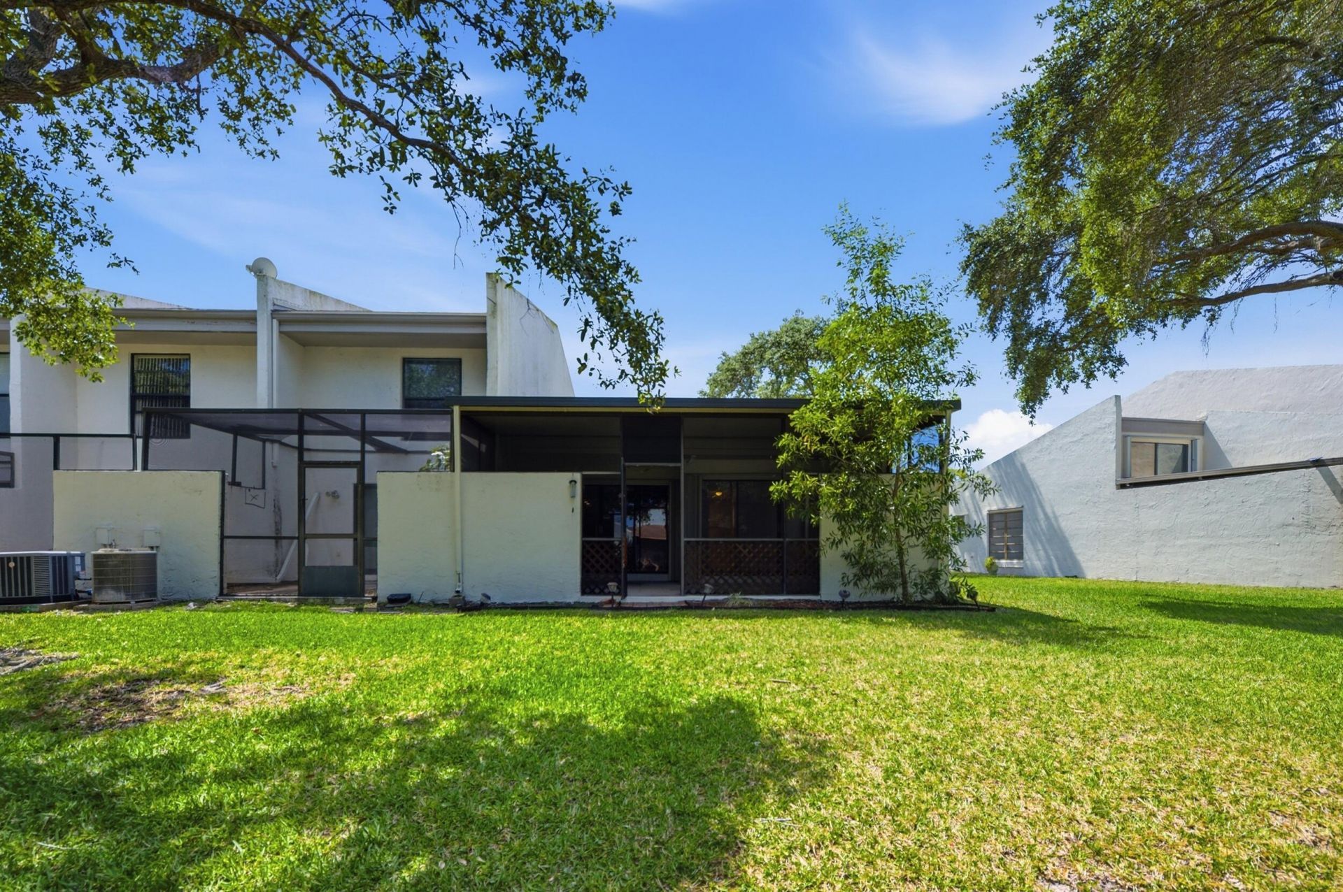 1097 NW 98th Terrace, Unit 110, Pembroke Pines, FL 33024 Photo