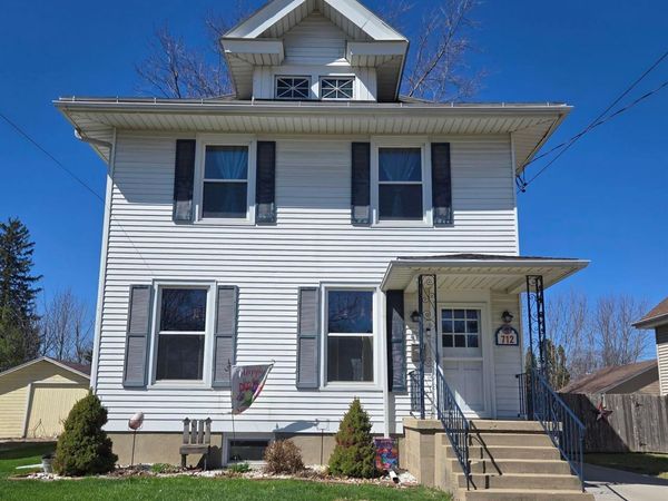 712 MAPLE Avenue, Galesburg, IL 61401