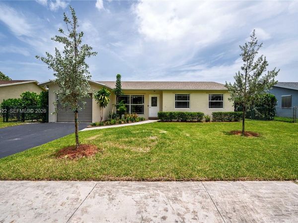 401 NW 83rd Way, Pembroke Pines, FL 33024