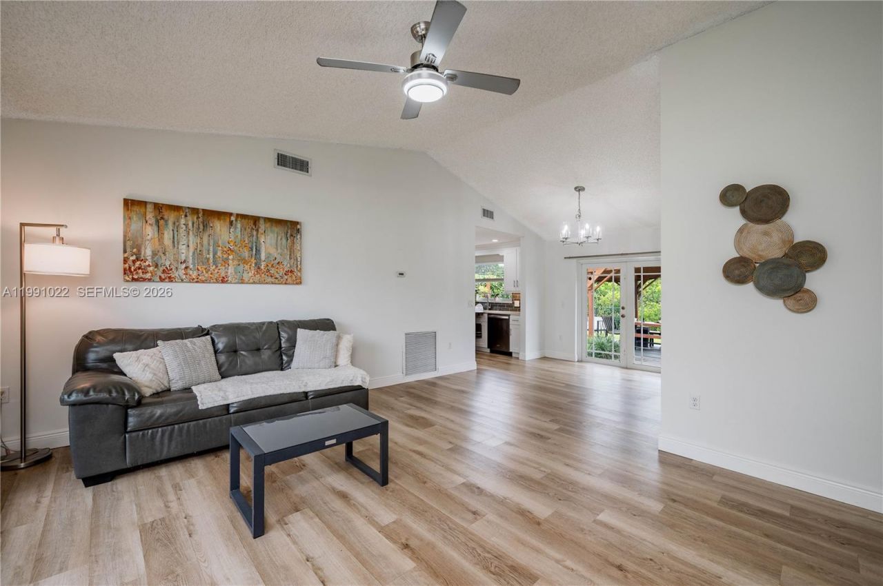 401 NW 83rd Way, Pembroke Pines, FL 33024 Photo
