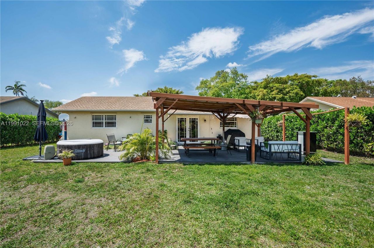 401 NW 83rd Way, Pembroke Pines, FL 33024 Photo