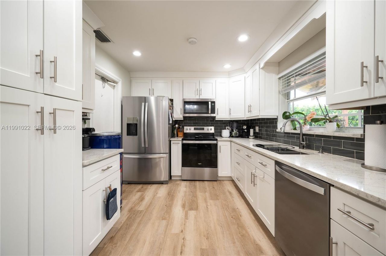 401 NW 83rd Way, Pembroke Pines, FL 33024 Photo