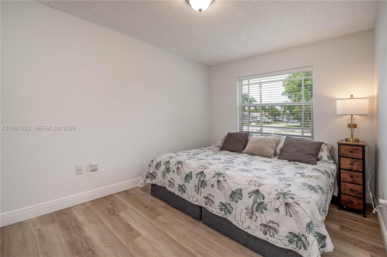 401 NW 83rd Way, Pembroke Pines, FL 33024 Photo