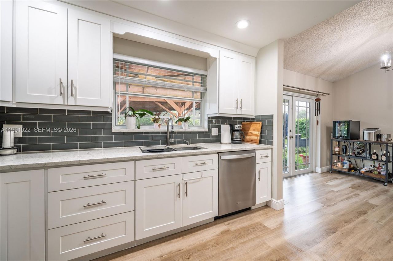 401 NW 83rd Way, Pembroke Pines, FL 33024 Photo