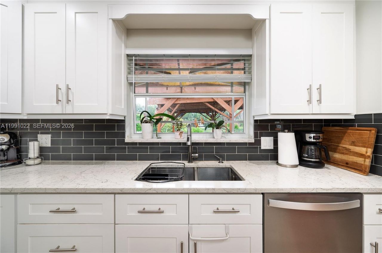 401 NW 83rd Way, Pembroke Pines, FL 33024 Photo