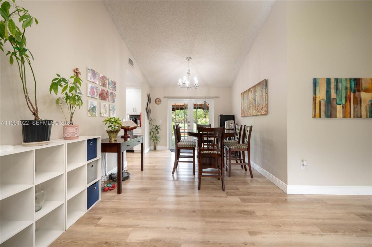 401 NW 83rd Way, Pembroke Pines, FL 33024 Photo