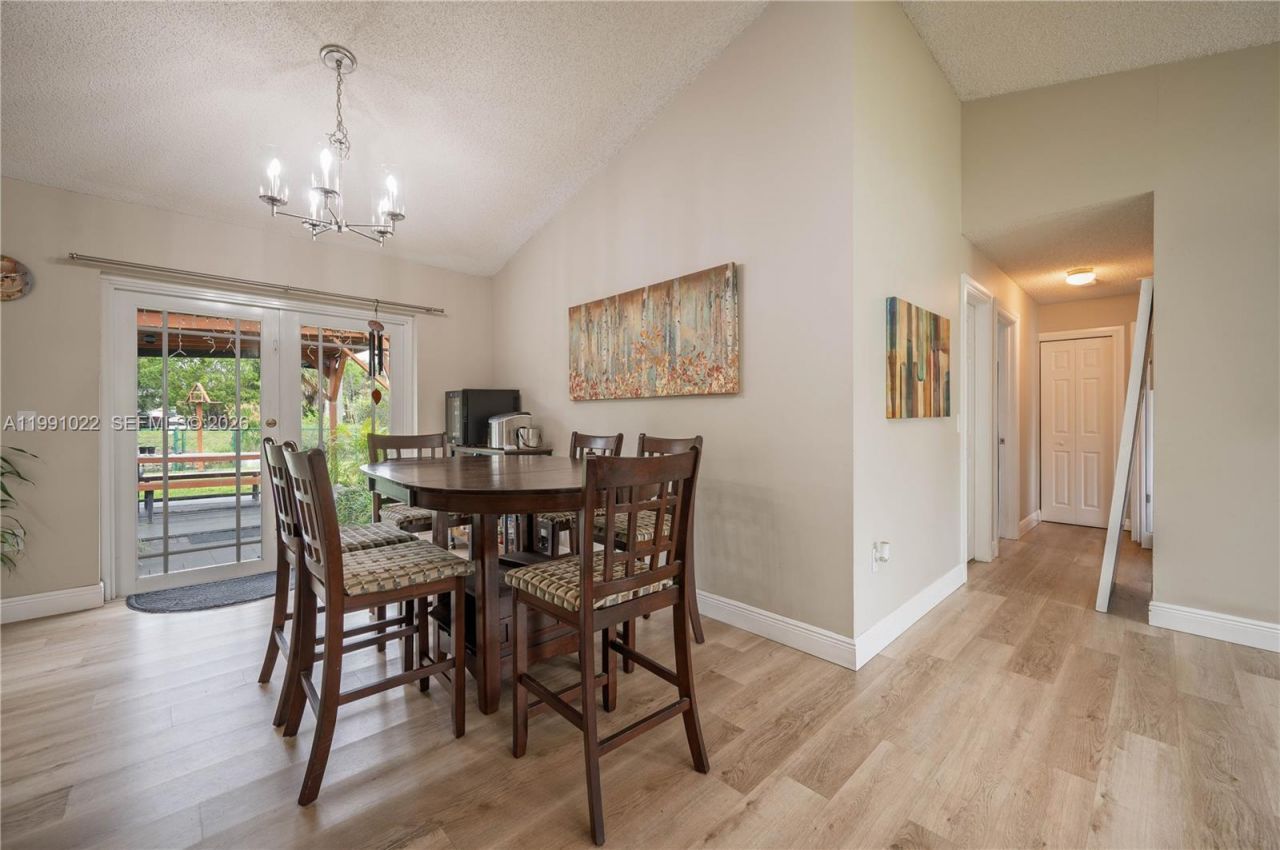 401 NW 83rd Way, Pembroke Pines, FL 33024 Photo