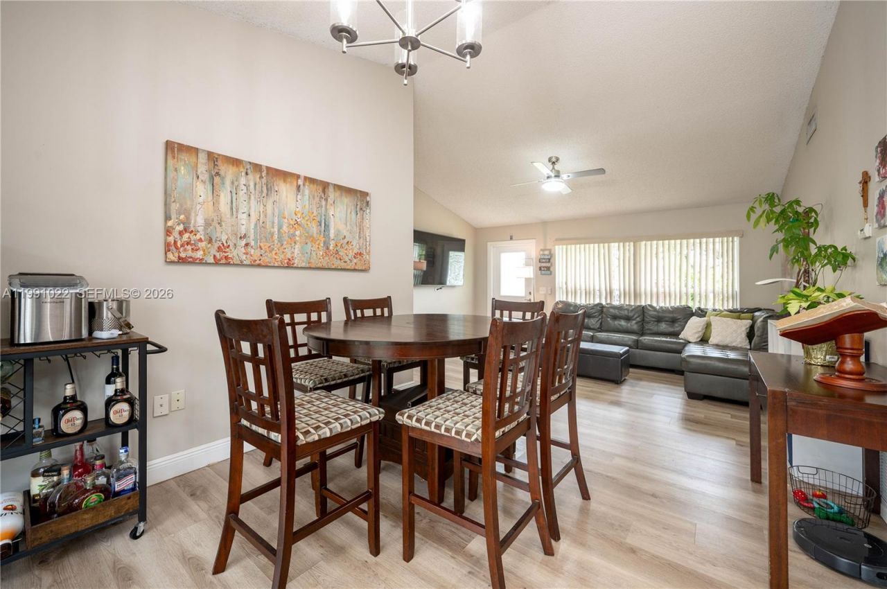 401 NW 83rd Way, Pembroke Pines, FL 33024 Photo