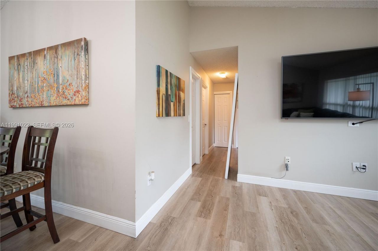 401 NW 83rd Way, Pembroke Pines, FL 33024 Photo