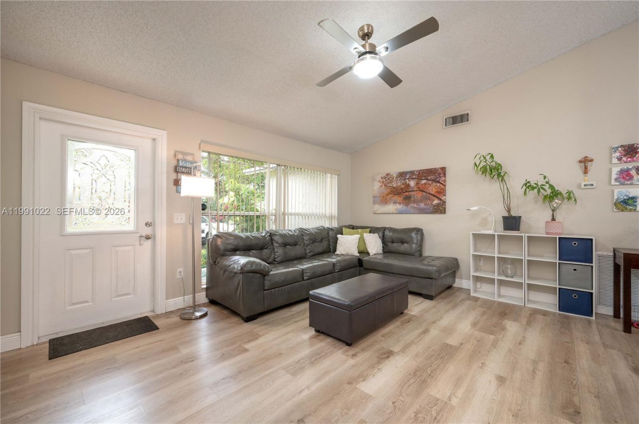 401 NW 83rd Way, Pembroke Pines, FL 33024 Photo