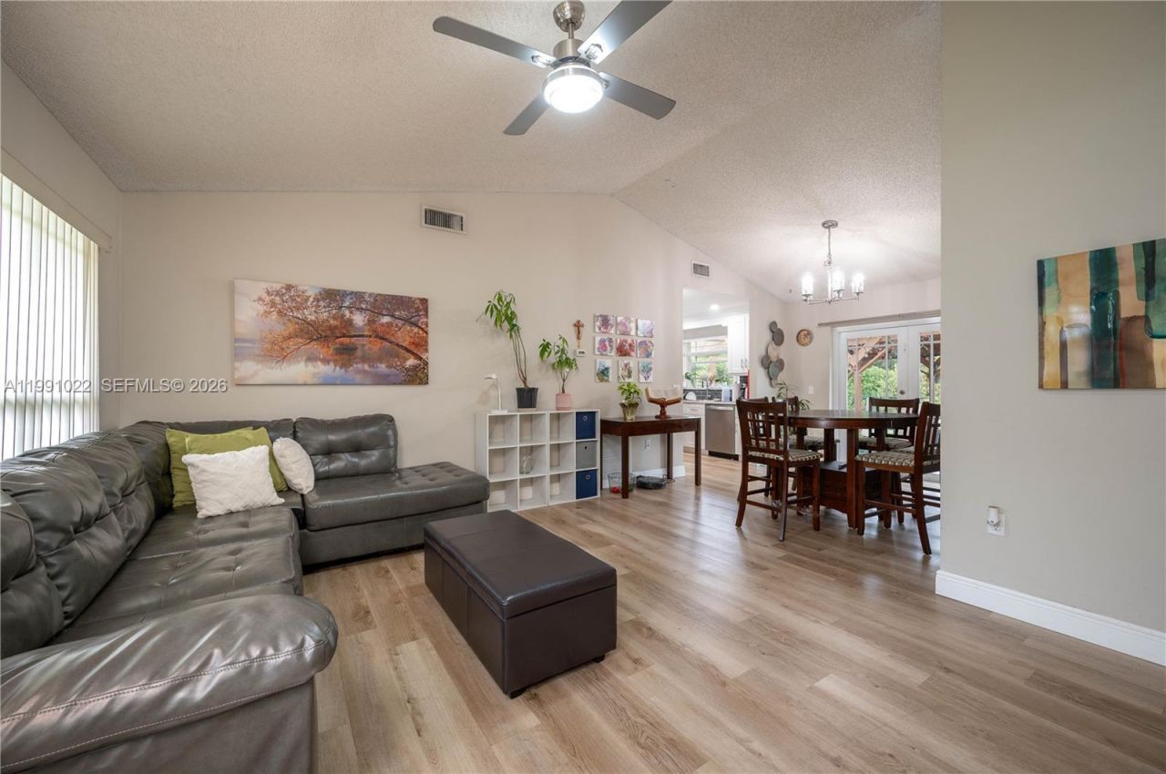 401 NW 83rd Way, Pembroke Pines, FL 33024 Photo