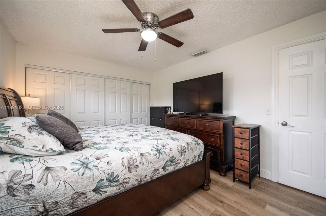 401 NW 83rd Way, Pembroke Pines, FL 33024 Photo