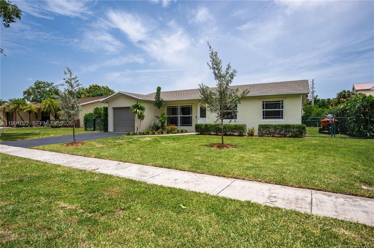 401 NW 83rd Way, Pembroke Pines, FL 33024 Photo