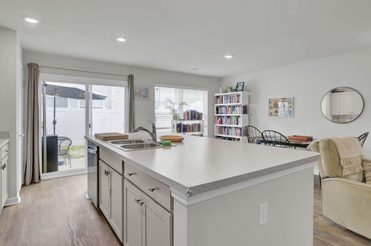 102 Rosefield Court Photo 16