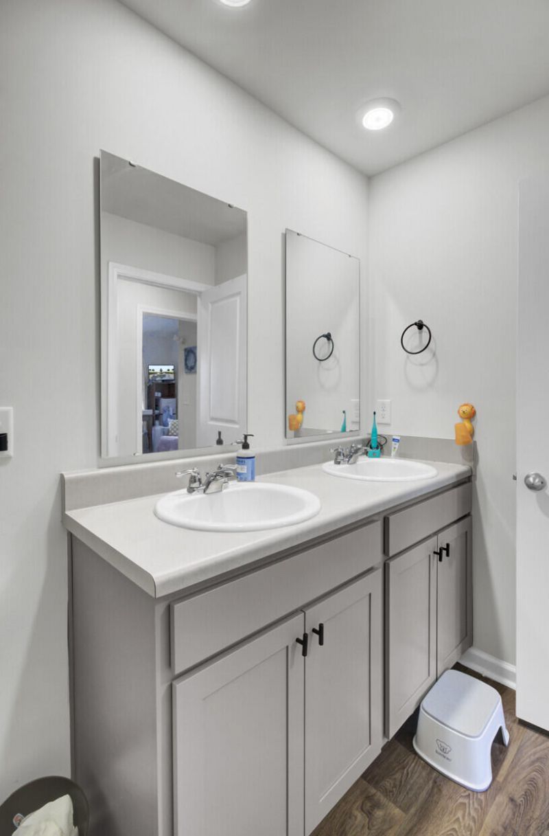 102 Rosefield Court Photo 33