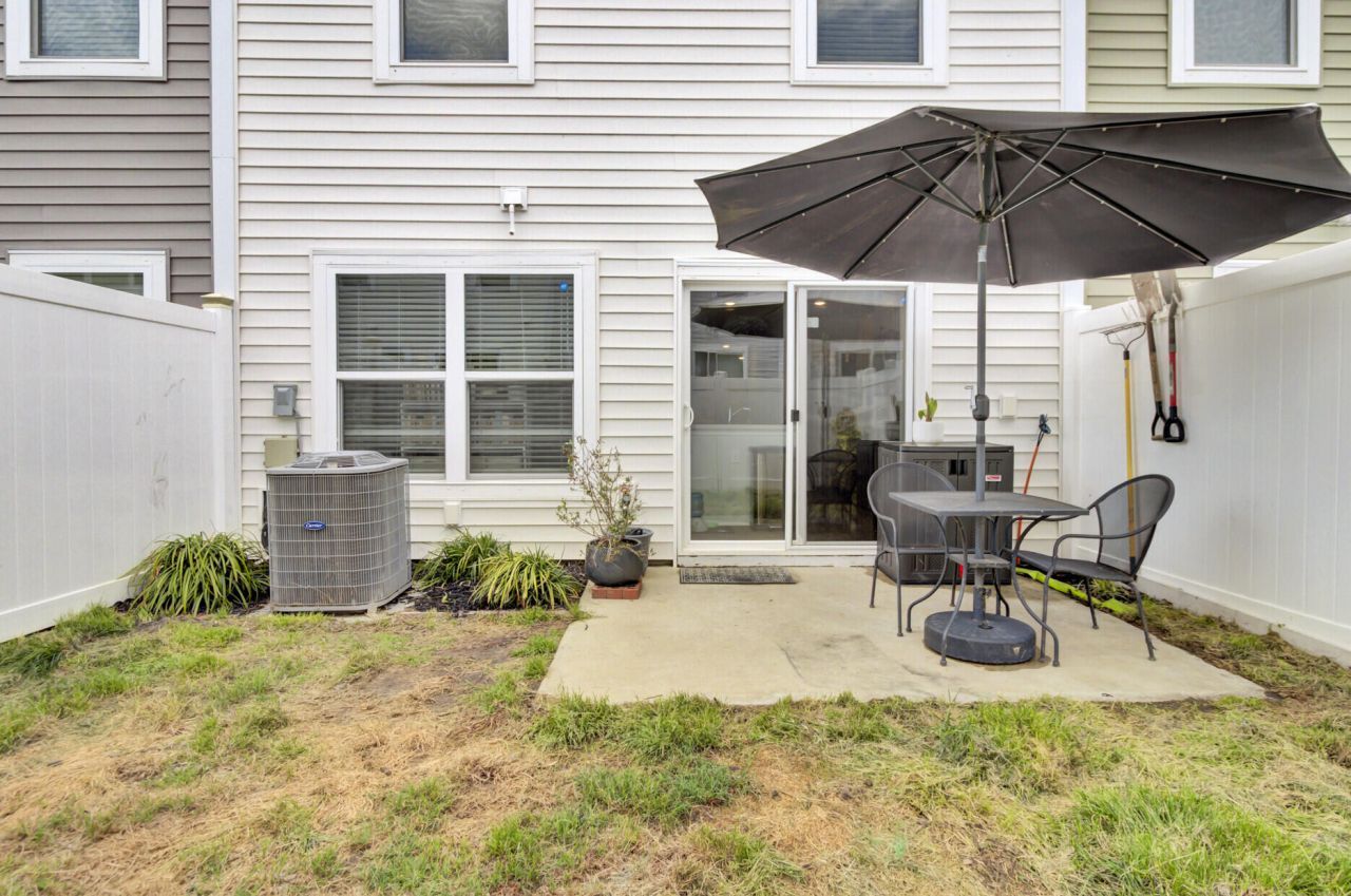 102 Rosefield Court Photo 38