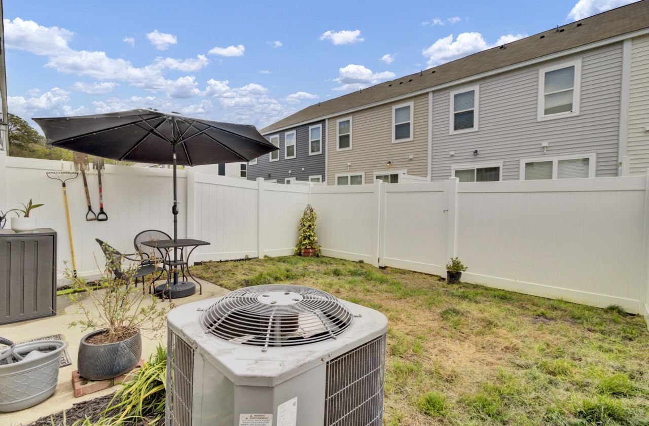 102 Rosefield Court Photo 41