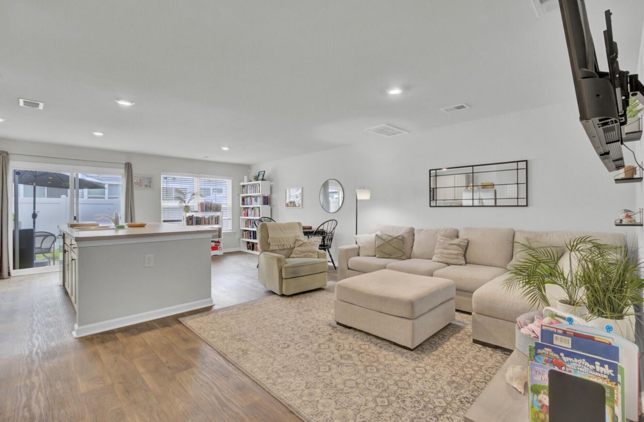 102 Rosefield Court Photo 6