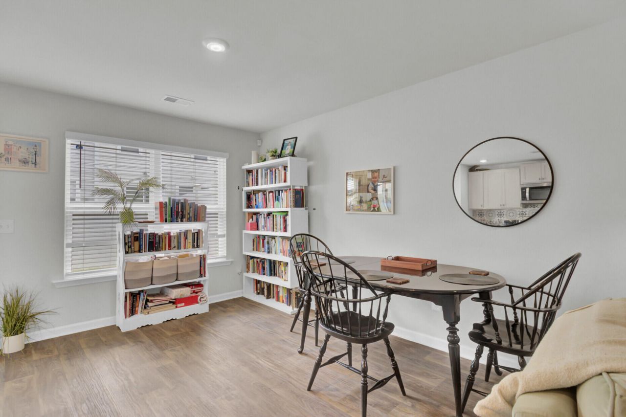 102 Rosefield Court Photo 9