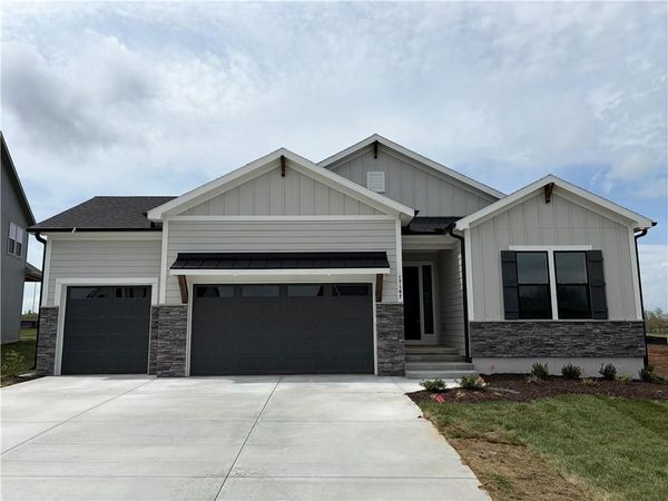17162 S Laurelwood Street, Olathe, KS 66062