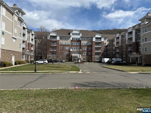 1118 Warrens Way, WANAQUE, NJ 07465