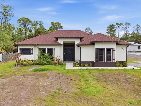 3043 18 , Naples, FL 34120