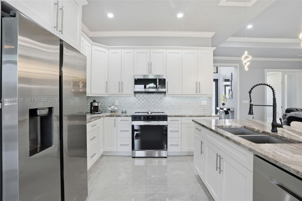 3043 18 , Naples, FL 34120 Photo