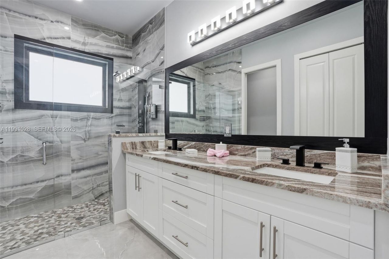 3043 18 , Naples, FL 34120 Photo