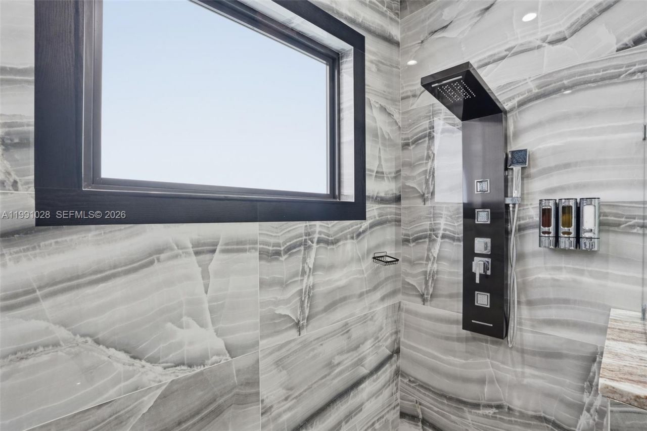 3043 18 , Naples, FL 34120 Photo