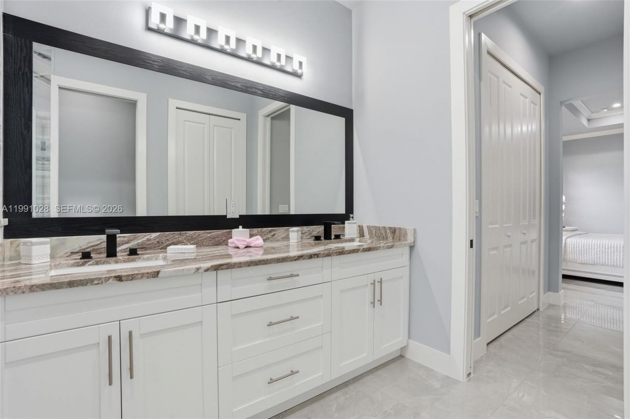 3043 18 , Naples, FL 34120 Photo