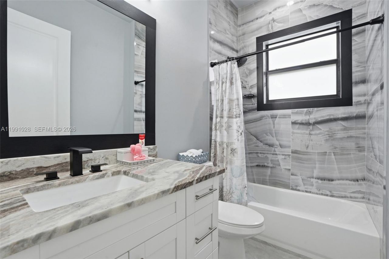 3043 18 , Naples, FL 34120 Photo