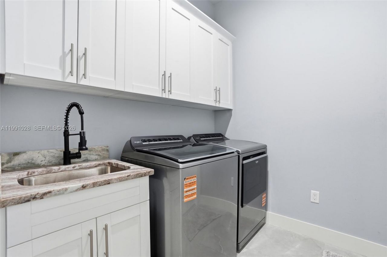 3043 18 , Naples, FL 34120 Photo