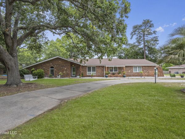 222 Glen Eagles Drive, Ocean Springs, MS 39564