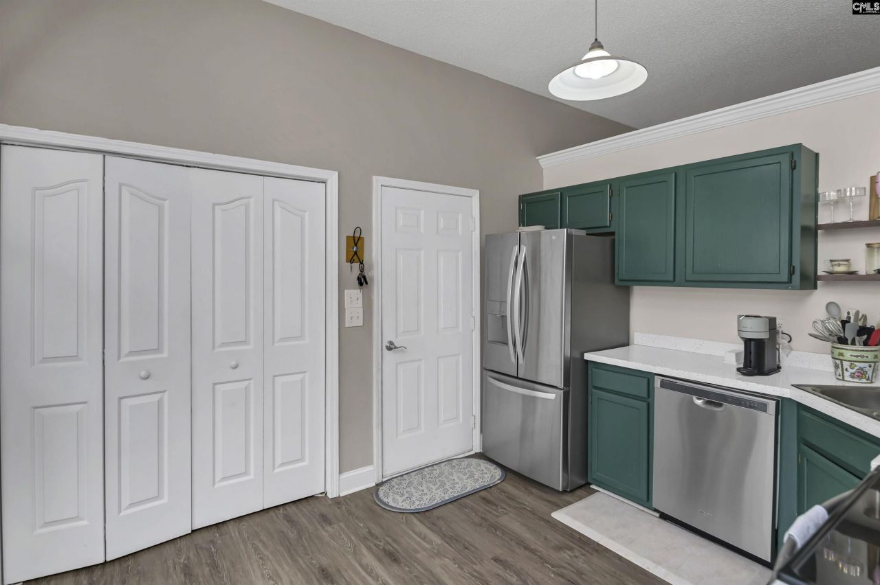 1 Cambridge Oaks Court  Photo 18