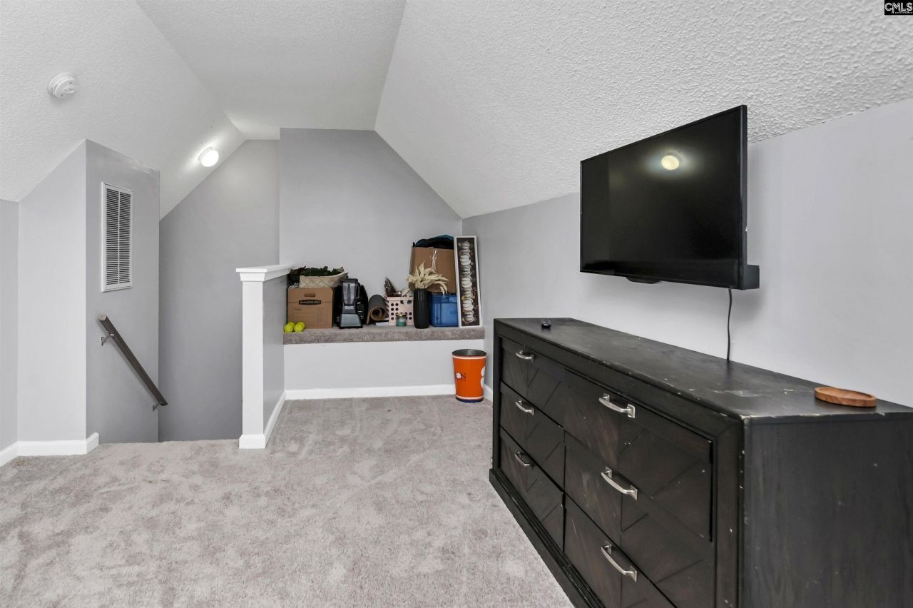 1 Cambridge Oaks Court  Photo 31