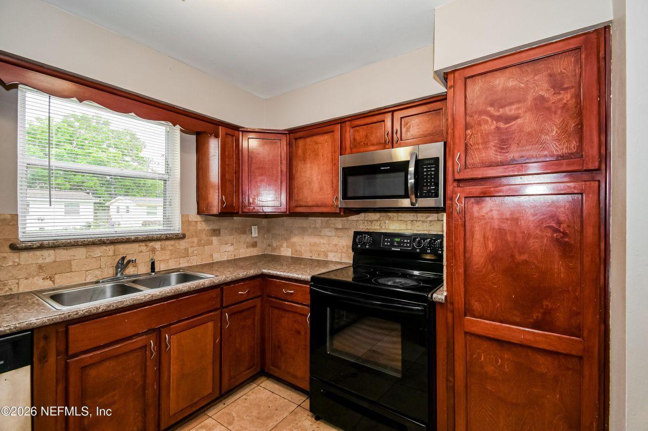 7227 Stonehurst Road N, Jacksonville, FL 32277 Photo