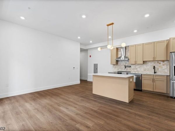 21 Lincoln Park, Newark, NJ 07102