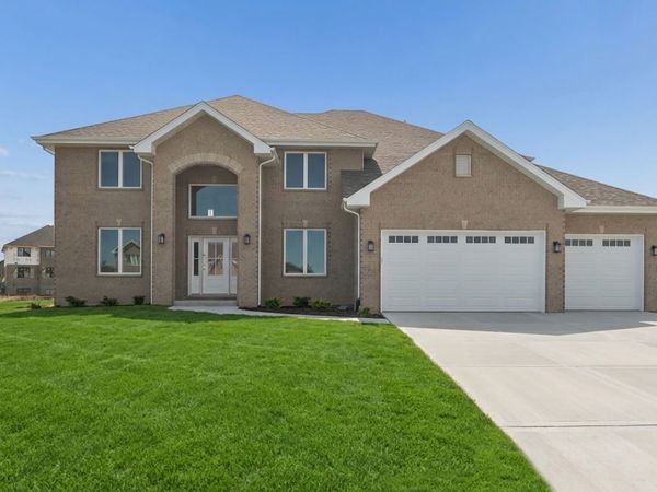 8214 S Stanley Trail, Frankfort, IL 60423
