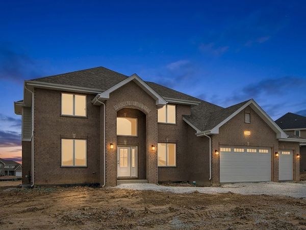 8214 S Stanley Trail, Frankfort, IL 60423