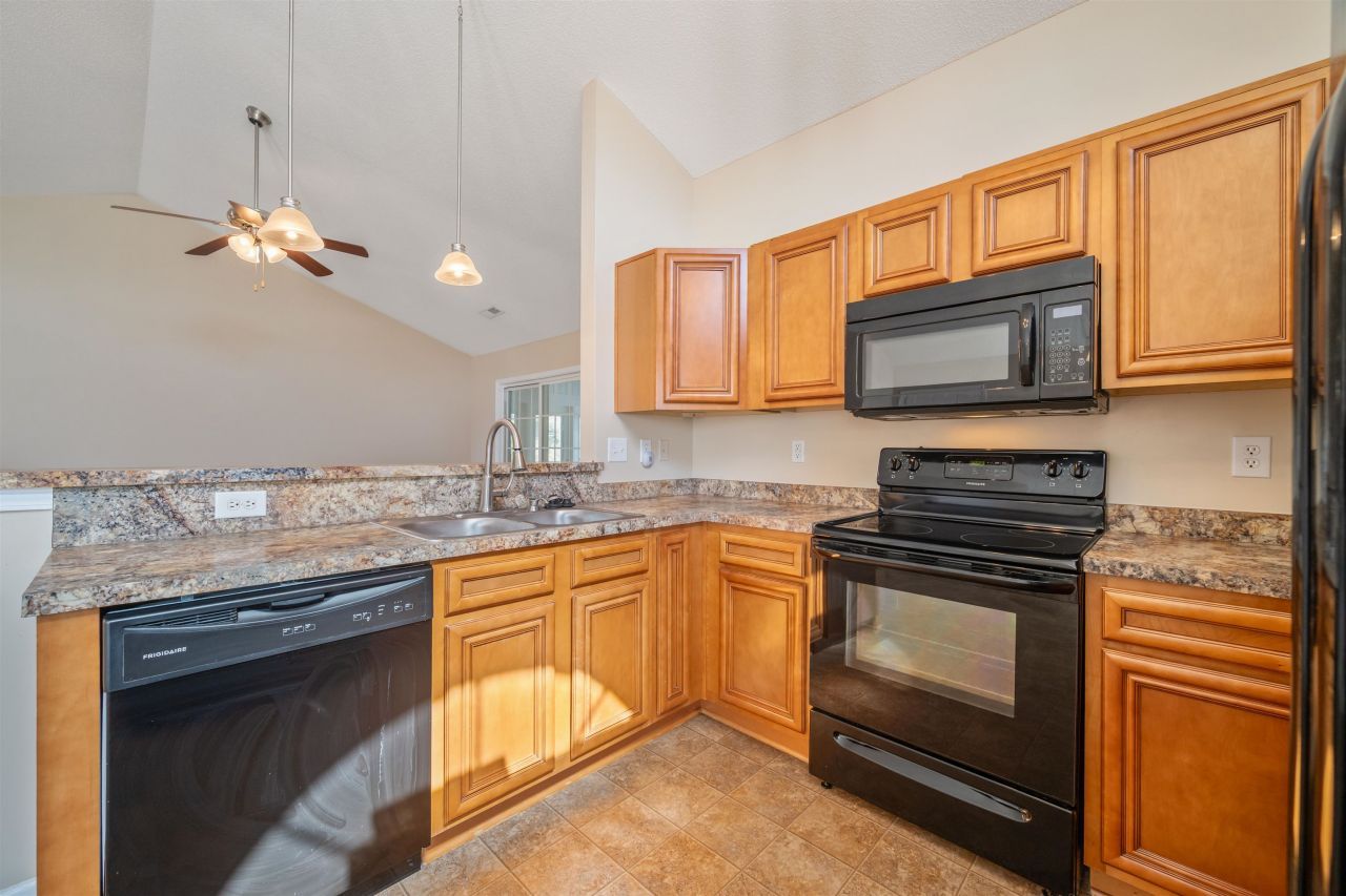 568 Cottage Oaks Circle Photo 13